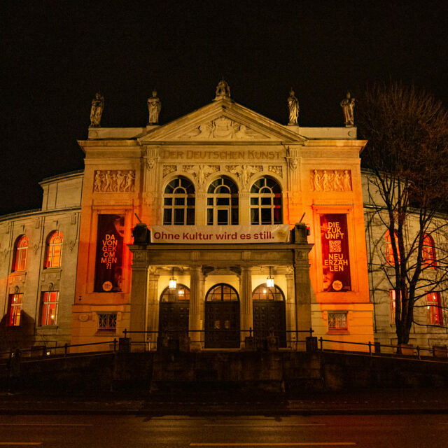 Das Münchner Prinzregententheater bei Nacht © BR/Markus Konvalin